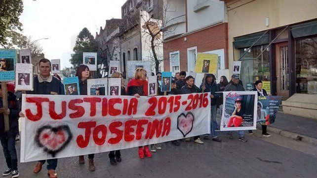 Familiares y amigos de Josefina López piden justicia. 