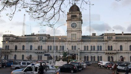 El hombre robó una puntera metálica de una de las macetas colocadas en la plaza de Casa de Gobierno.