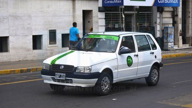 Expectantes. Esperan que antes de fin de año el Concejo de Paraná legisle sobre los remises. 