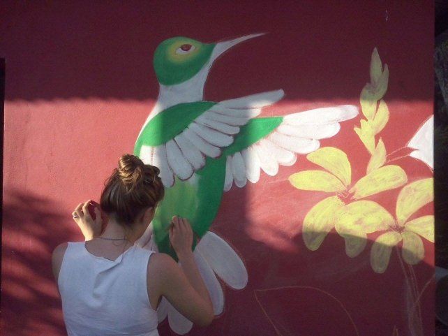 La artista plástica Ekaterina Gelroth pintará en tiempo real.