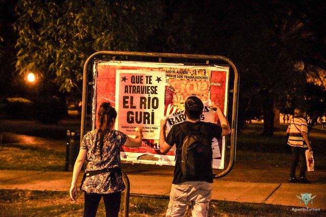 Loreta y Hernán en la plaza Sáenz Peña. Foto gentileza Agustín Zuttión.