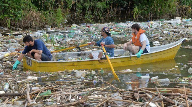 Iniciativa. Juntarán botellas y demás basura acumulada.