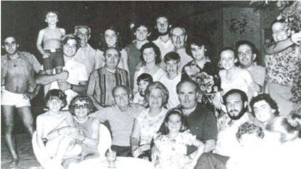Arquímedes, su familia y sus amigos en una celebración a principio de los 80: "La familia es todo", repetía el jefe del clan 
