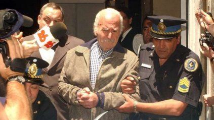  Arquímedes Puccio pasó 23 años preso, se recibió de abogado en Devoto y rehizo su vida sentimental con una mujer 45 años menor que él 