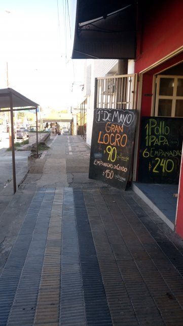 A mitad de cuadra el precio de la porción subió 10 pesos. 