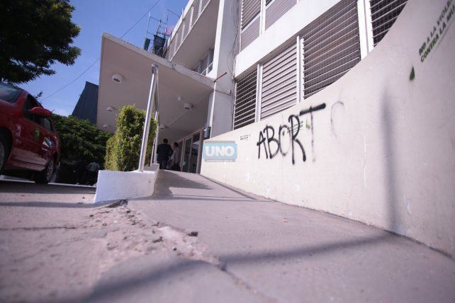 La rampa de Tribunales está rota. Foto <b> UNO</b> Juan Ignacio Pereira.