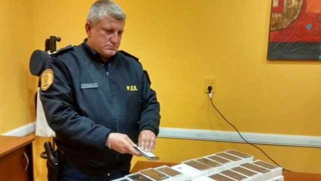 <b> Nueva tecnología</b>. Los celulares tienen scanner para controlar los DNI.