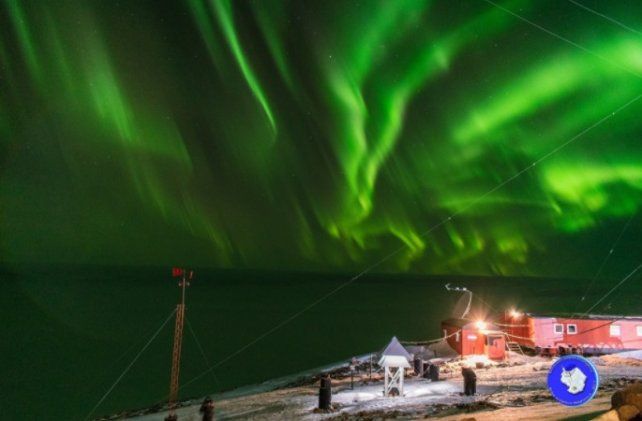 Espectaculares imágenes de la aurora austral en la Antártida Argentina