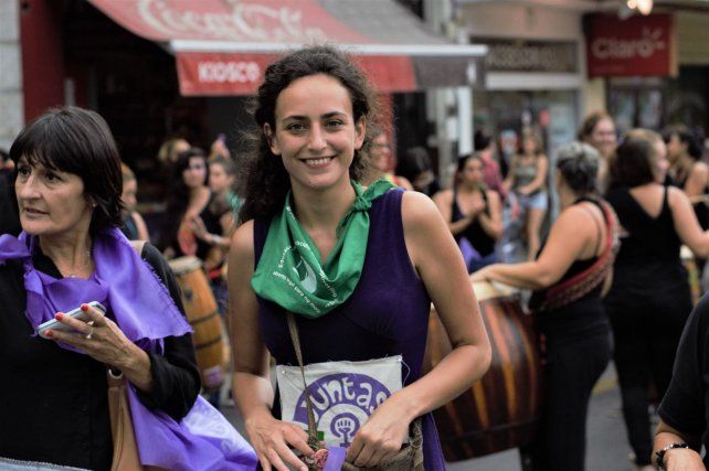 Marchando en la plaza 1° de Mayo de Paraná.