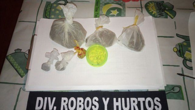 <b> En el barrio Municipal</b>. A una mujer se le encontró la droga en bolsitas.