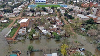 Avanza. Estiman que en los primeros días de la semana próxima llegará un nuevo pico de inundación.
