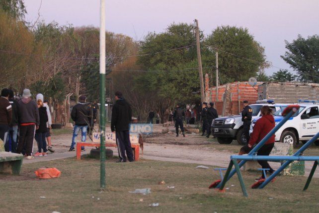 La plaza de la villa es un polvorín. Foto <b> UNO</b> Juan Ignacio Pereira. 
