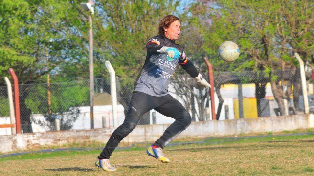 Diego Barby Rodríguez, arquero de Neuquén. Foto <b> UNO</b> archivo