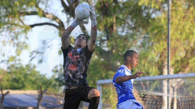 Martín Monci, es el arquero titular de Belgrano en el certamen liguista. Foto <b> UNO</b> archivo