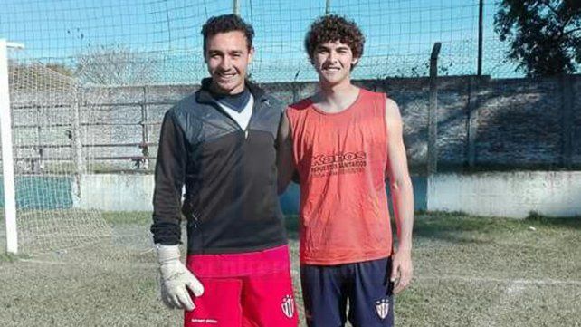 David Correa, arquero titular de Atlético Paraná en la LPF junto a Pupi Fernández, suplente de Primera División. Foto <b> UNO</b>