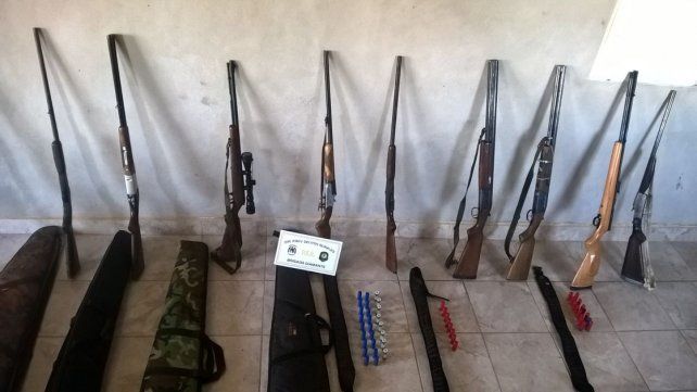 <b> Desarmados</b>. La Policía les incautó las armas por falta de documentación.