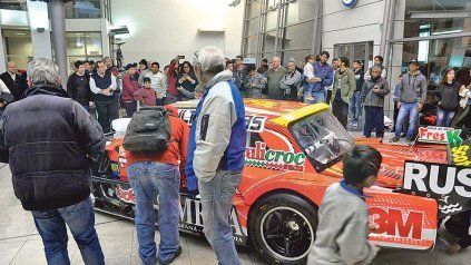 Una pinturita. El Ford llevará el número 3 y mañana saldrá a la pista del CVE para luego ser parte de la carrera del domingo. 