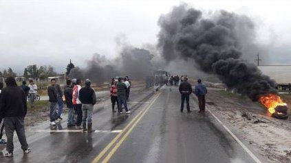 Federal. Personas desempleadas reclamaron trabajo.