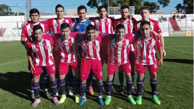 Los guerreros de Fernando Tincho Benítez antes de jugar la última fecha de la primera parte de la temporada 2017. Foto <b> UNO</b>
