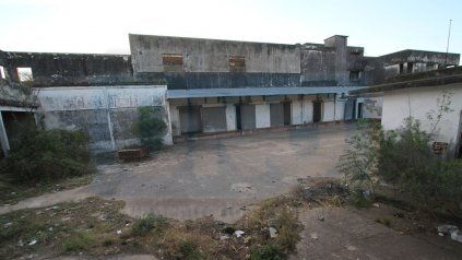 Desolado. En su interior, a simple vista, se advierte algún mantenimiento mínimo.