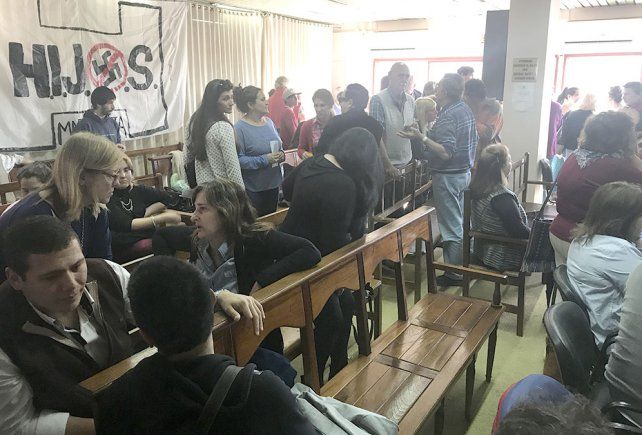 La espera en Concepción del Uruguay.