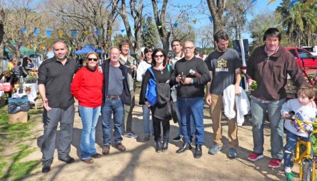 Funcionario nacionales y municipales recorrieron la feria Periurbana de Paraná. Foto Municipalidad de Paraná.