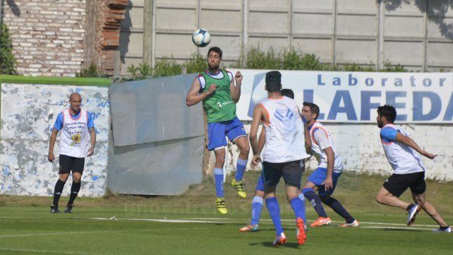 <b> A prueba:</b> El delantero Javier Gómez Varas jugó para el primer equipo de Atllético Paraná. El ex Defensores de Belgrano será evaluado por el cuerpo técnico. Foto<b> UNO </b>Mateo Oviedo