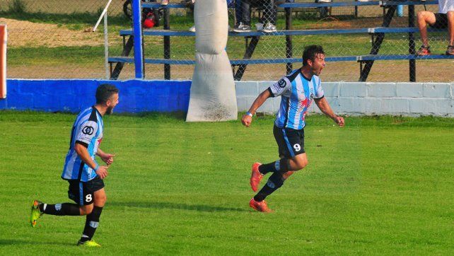 Matía Benítez abrió el camino de la victoria ante Arsenal de Viale en la 10° fecha del Federal B. Foto <b> UNO</b> Juan Manuel Hernández