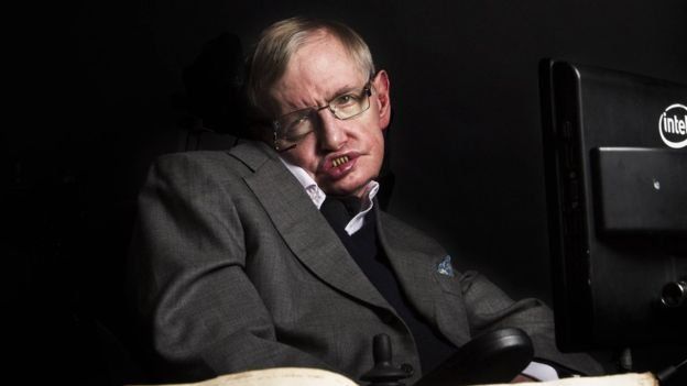 Hawking sigue trabajando en la Universidad de Cambridge a los 75 años.